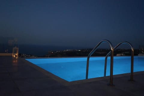 Property building, Sea view, Swimming pool, Swimming pool
