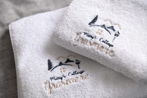 Marys Cottage, Grasmere, Dog Friendly, Hot Tub Country House in Grasmere