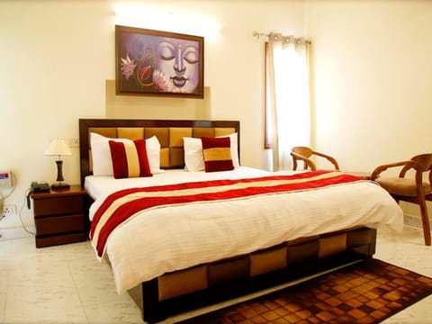 Maplewood Guest House, Neeti Bagh, New Delhiit is a Boutiqu Guest House Chambre d’hôte in New Delhi