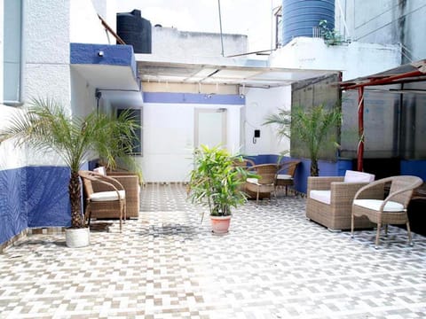 Maplewood Guest House, Neeti Bagh, New Delhiit is a Boutiqu Guest House - room 8 Bed and Breakfast in New Delhi