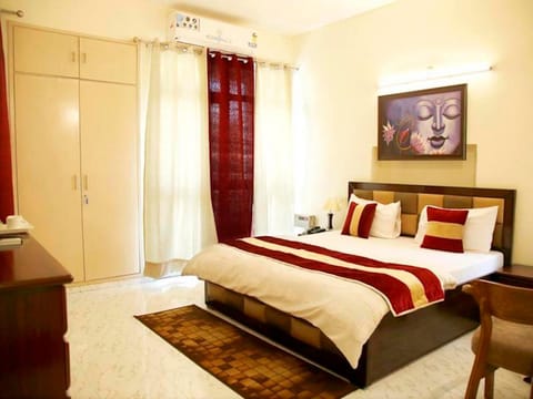 Maplewood Guest House, Neeti Bagh, New Delhiit is a Boutiqu Guest House - room 8 Bed and Breakfast in New Delhi