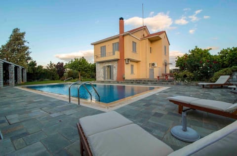 Property building, Garden, Swimming pool