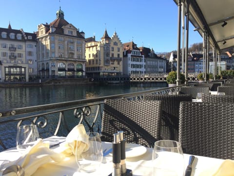 Restaurant/places to eat, Balcony/Terrace