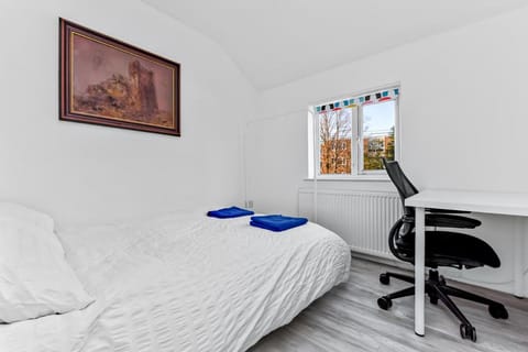 Family House in the Heart of Hanwell with 5 stars! House in London Borough of Ealing