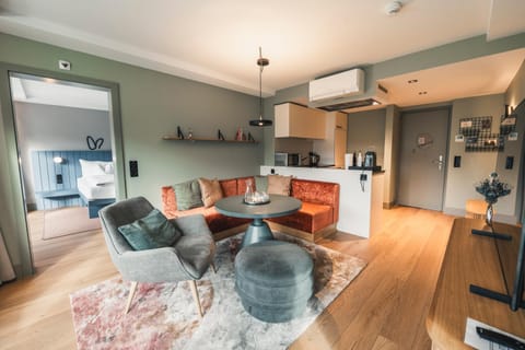 Living room, Dining area, kitchen