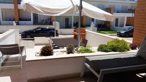 2 bedrooms house with shared pool terrace and wifi at Albufeira House in Olhos de Água