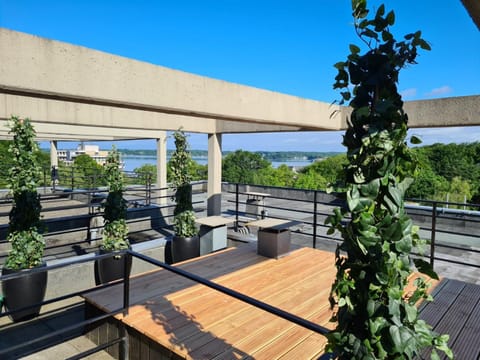 Balcony/Terrace, Sea view, Street view