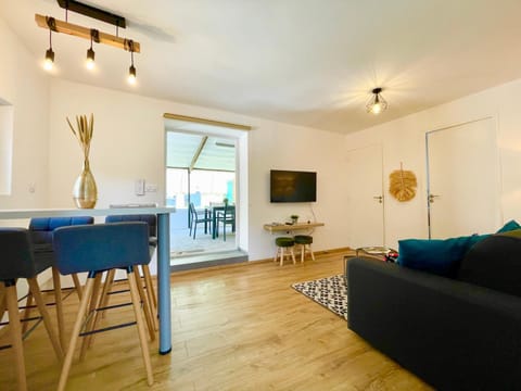 Cosy & Chill Appartements - 10 min de la mer - Jardin, Netflix, terrasse, fibre & parking Condo in Cagnes-sur-Mer