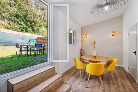 Dining area, Garden view