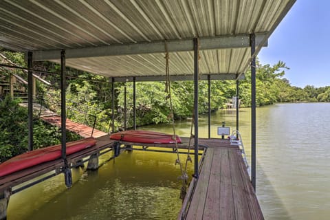 Royal Cabin Haven with Dock on Ouachita River House in Garland County