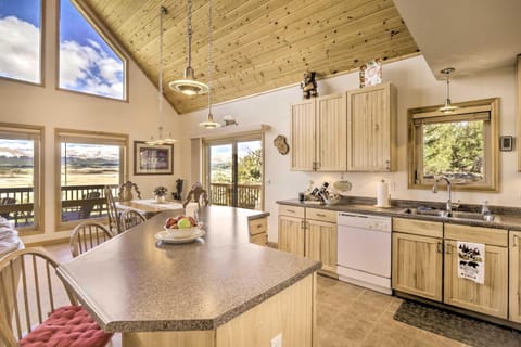 Quiet Fairplay Cabin with Rocky Mountain Views! House in Park County