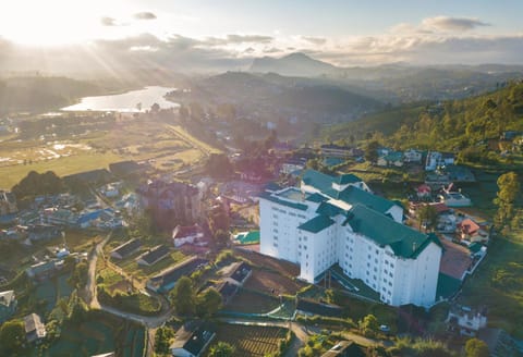 Property building, Nearby landmark, Day, Natural landscape, Bird's eye view, City view, Mountain view