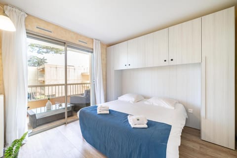 Hello Côte d'Azur - Spacious apartment at a 5 min walk from the beach Apartment in Antibes