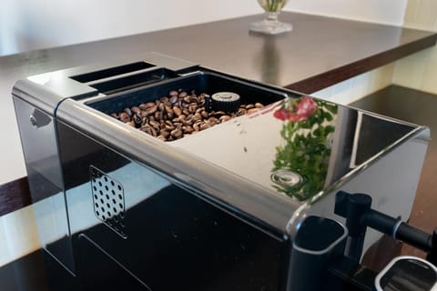 Hello Côte d'Azur - Spacious apartment at a 5 min walk from the beach Apartment in Antibes