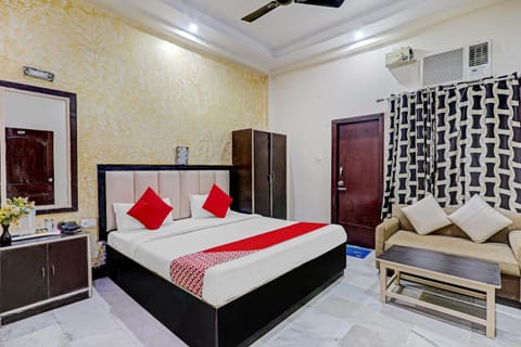 OYO Flagship 73630 Hotel Riz Hotel in Varanasi