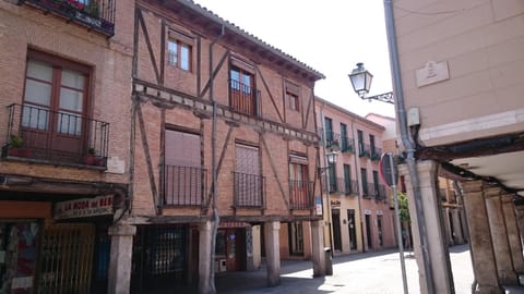 Casa de Huéspedes Vecinodecerbantes Bed and Breakfast in Alcala de Henares