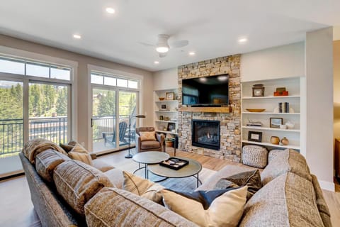 Living room, Living room, Mountain view, Mountain view