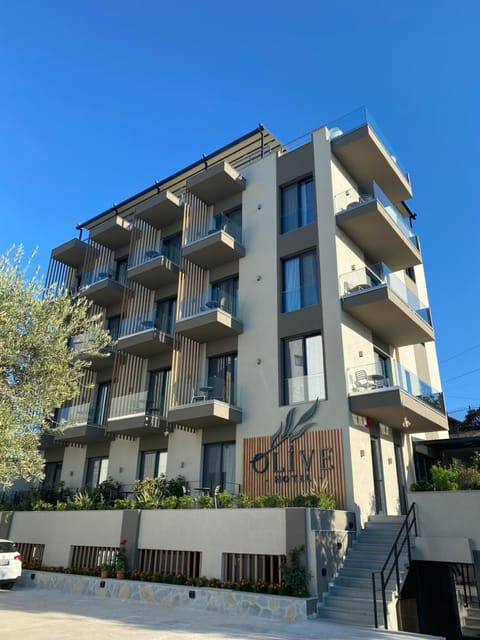 Property building, Garden, Balcony/Terrace