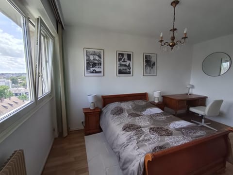 Photo of the whole room, Seating area, Bedroom