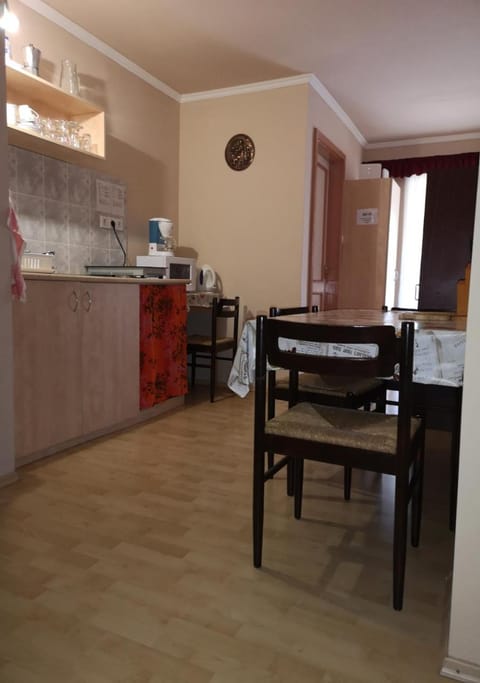 Dining area, Communal kitchen