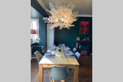 Seating area, Dining area