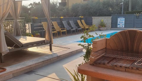 Casa Pergola 1 - Grande Appartamento per 6 ospiti - fronte piscina, parking Apartment in Bardolino