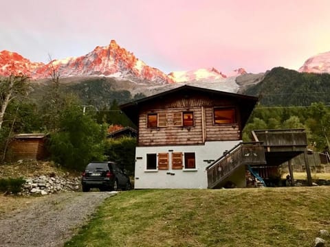 Chalet in green, sunny and quite spot 5’ from center Chalet in Les Houches