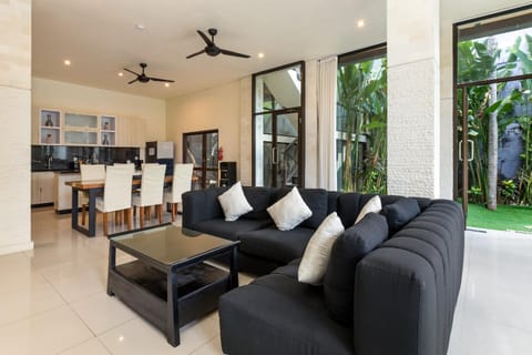 Living room, Seating area, Dining area