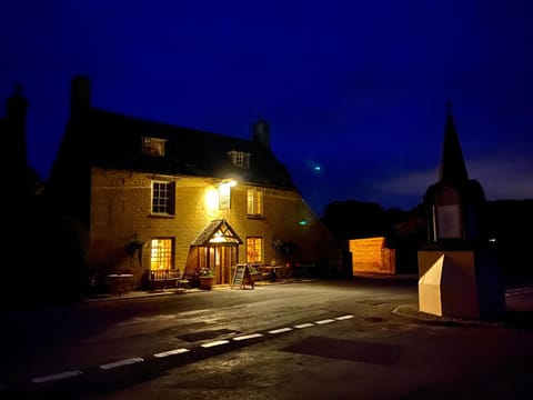 Royal Oak Ramsden Inn in West Oxfordshire District