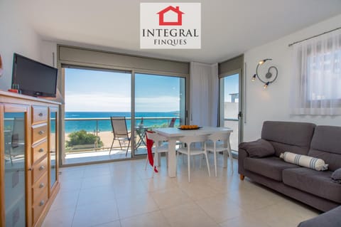 Living room, Dining area, Sea view