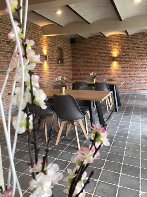 Lounge or bar, Breakfast