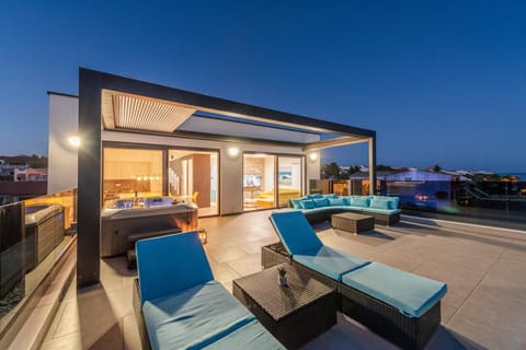Mediteran luxury penthouse with jacuzzi Condo in Novalja