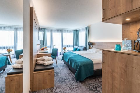 Bed, Photo of the whole room, Seating area