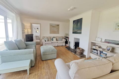 SECLUDED COTTAGE-4 BED-Sleeps 8- TREARDDUR BAY House in Trearddur Bay