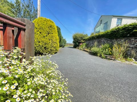 Facade/entrance, Parking