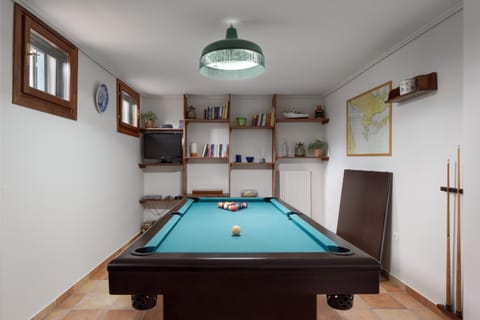 Billiard, Game Room