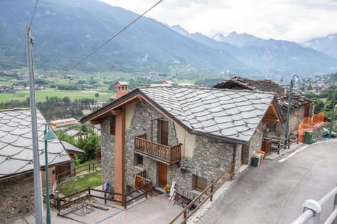 Property building, Neighbourhood, Mountain view