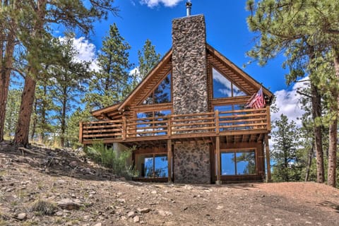 Quiet Guffey Getaway with Private Deck, Pond and Canoe House in Park County