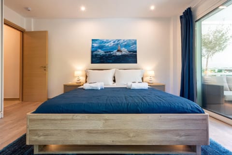 Lux 1-bedroom apartement next to the sea in Voula Condominio in Islands
