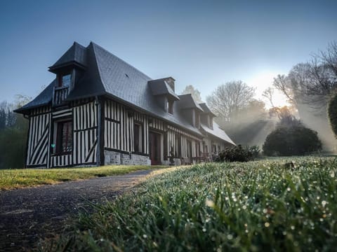 Property building, Spring, Garden, Breakfast