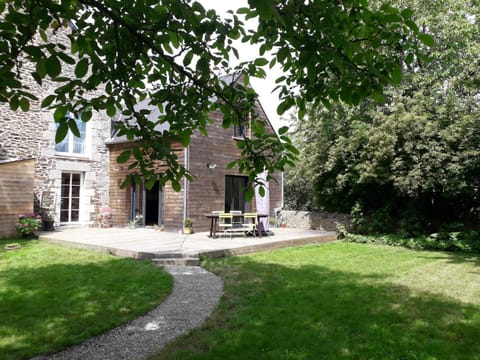 Property building, Facade/entrance, Garden