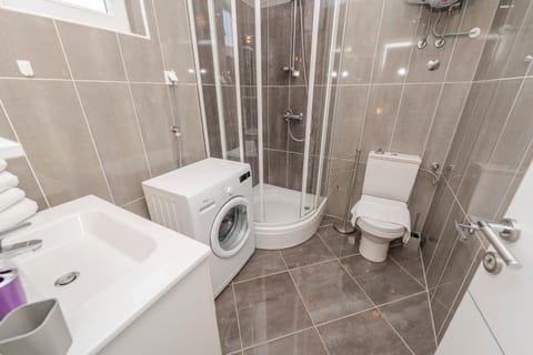 Enna house with private jacuzzi Apartment in Novalja