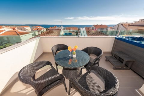 Enna house with private jacuzzi Apartment in Novalja