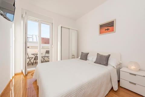 Enna house with private jacuzzi Apartment in Novalja