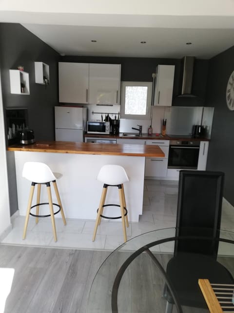 Kerguil-hanna agréable et familiale, 4 pers, piscine privée du 15 juin à mi-septembre House in Finistere