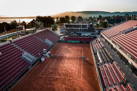 Tennis court, Sunrise