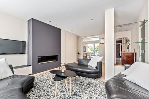 Communal lounge/ TV room, TV and multimedia, Living room, Seating area