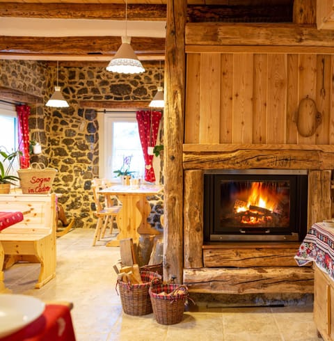 Living room, Breakfast