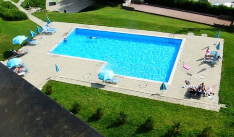 Swimming pool, Swimming pool, sunbed