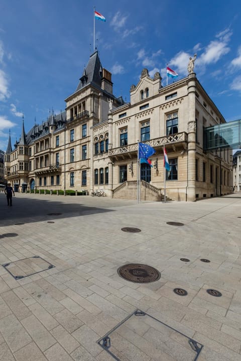 Property building, Day, City view, Landmark view, Location